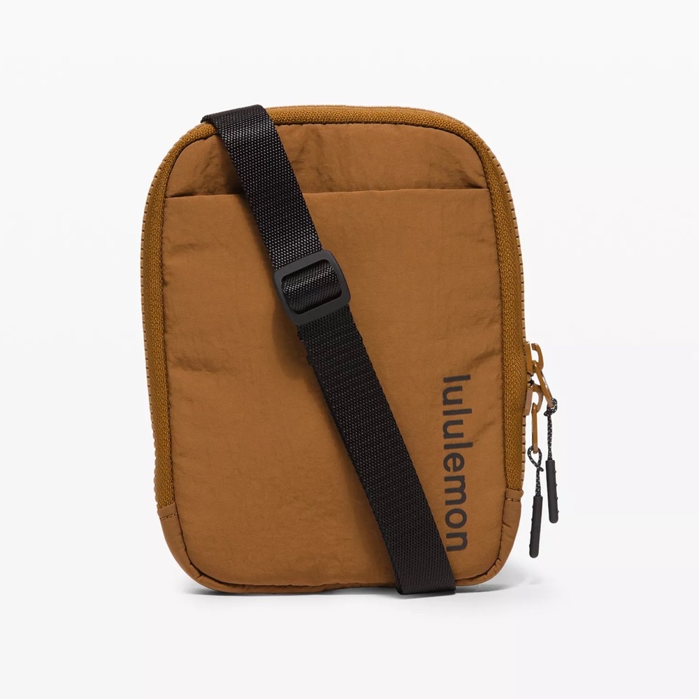 Lululemon NWT Easy Access Crossbody Bag